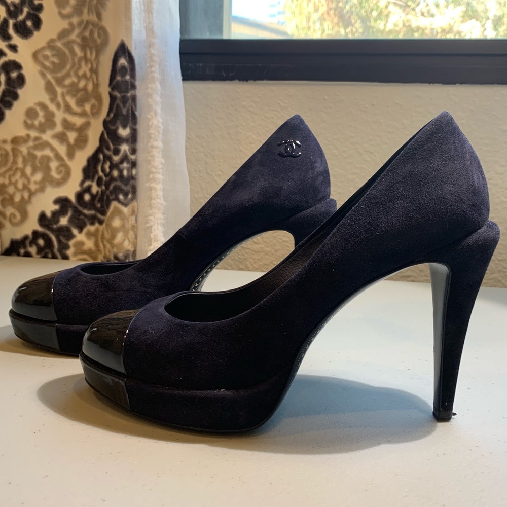 CHANEL Suede & Patent Leather Cap Toe (used) - Picture 3 of 8